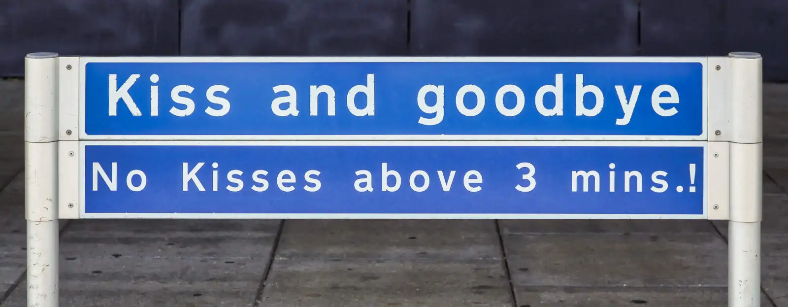 Lustiges Schild am Flughafens Aalborg